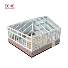 A sala de sol em forma irregular / sala de vidro / casa de vidro